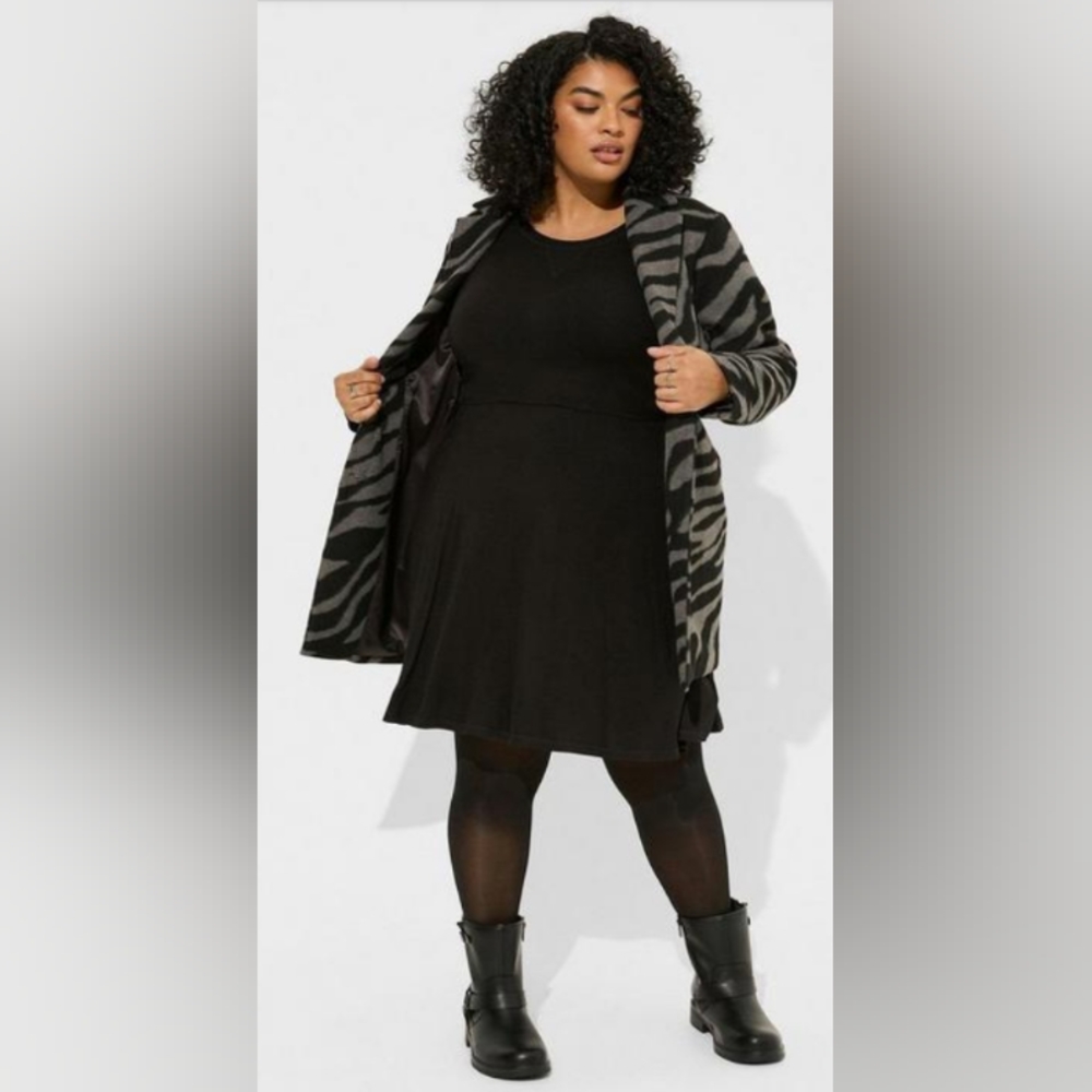 New! Torrid 2X(18/20) Mini Super Soft Puff Sleeve Skater Dress- Black NWT